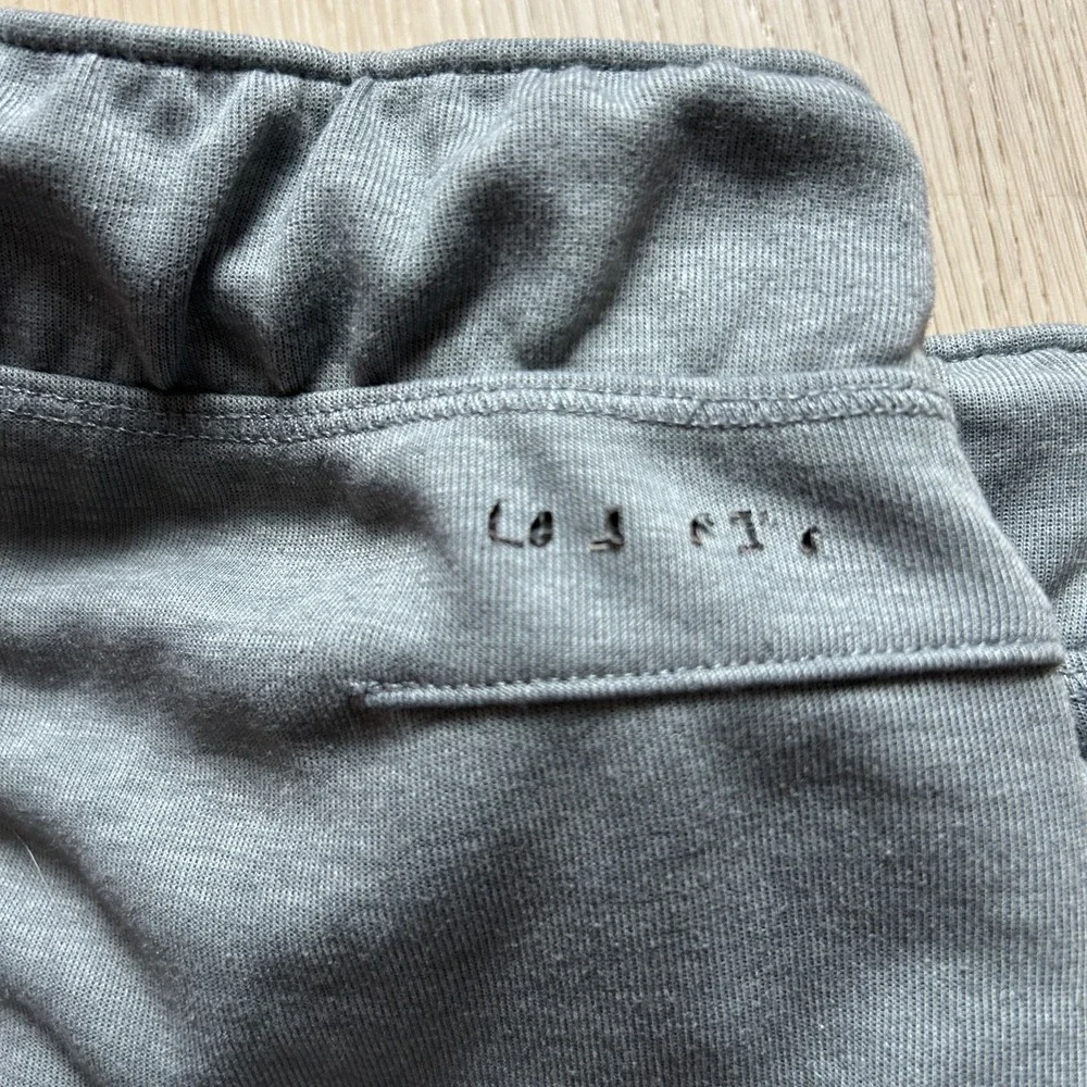 Jordan Men's Grey & Black Slim Fit Tech Fleece Joggers Sweatpants Size M